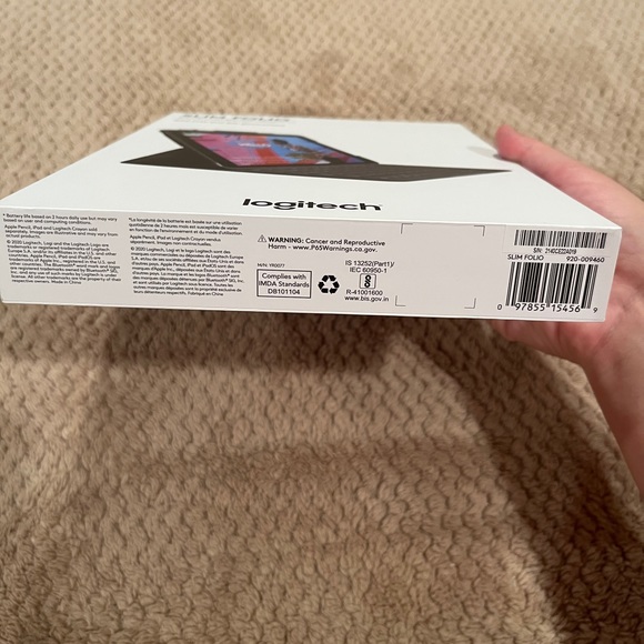 Slimfolio from Logitech keyboard and case for iPad - Picture 5 of 5
